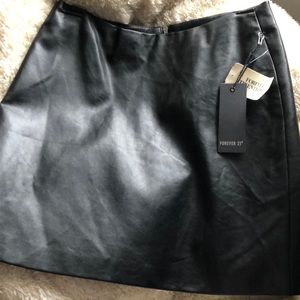 ***SOLD*** Forever 21 short black skirt